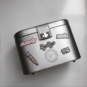 It cosmetics travel trunk/ makeup case